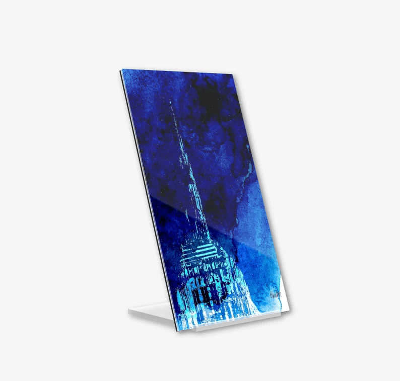 Acrylglas-Aufsteller Empire State Building in hochwertiger Druckqualität – perfekt für New York-Fans! Blau-Aquarell-Druck vom Original, vom Künstler signiert und mit Zertifikat. Limitierte Ausgabe, in 2 Größen erhältlich
