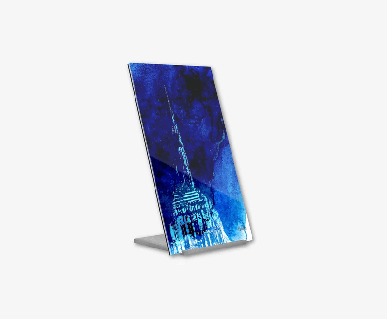 Acrylglas-Aufsteller Empire State Building in hochwertiger Druckqualität – perfekt für New York-Fans! Blau-Aquarell-Druck vom Original, vom Künstler signiert und mit Zertifikat. Limitierte Ausgabe, in 2 Größen erhältlich