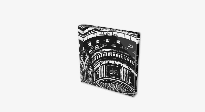 Acrylglas-Block vom New Yorker Flatiron Building in hochwertiger Druckqualität – perfekt für New York-Fans! Schwarz auf Weiss-Druck vom Original, vom Künstler signiert und mit Zertifikat. Limitierte Ausgabe,  in 2 Größen.