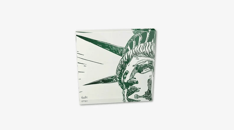 Acrylglas-Block der New Yorker "Lady Liberty" Freiheitsstatue. Schlamm-Grün auf weißem Grund. Hochwertige Druckqualität – perfekt für New York-Fans!  vom Künstler signiert und mit Zertifikat. Limitierte Ausgabe, in 2 Größen.