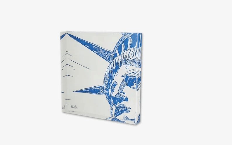 Acrylglas-Block der New Yorker "Lady Liberty" Freiheitsstatue. Druck in Cyan-Blau. Hochwertige Druckqualität – perfekt für New York-Fans!  vom Künstler signiert und mit Zertifikat. Limitierte Ausgabe,  in 2 Größen.